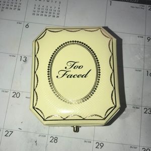 Too Faced Diamond Light Highlighter